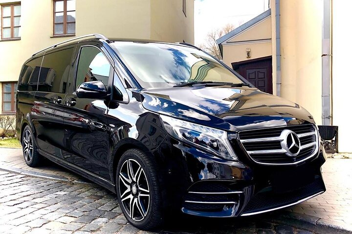 Private Transfer from Dallas Airport DFW to Dallas in Luxury Van - Photo 1 of 9